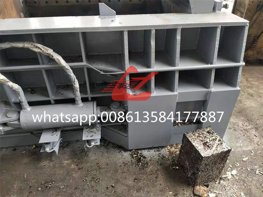 آلة كبس خردة المعادن الهيدروليكية بوزن 200 طن مع تحكم PLC