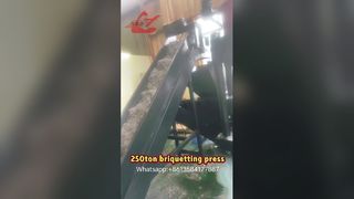 ماكينة ضغط وضغط الخردة سعة 250 طن تعمل في ساحة عملائنا